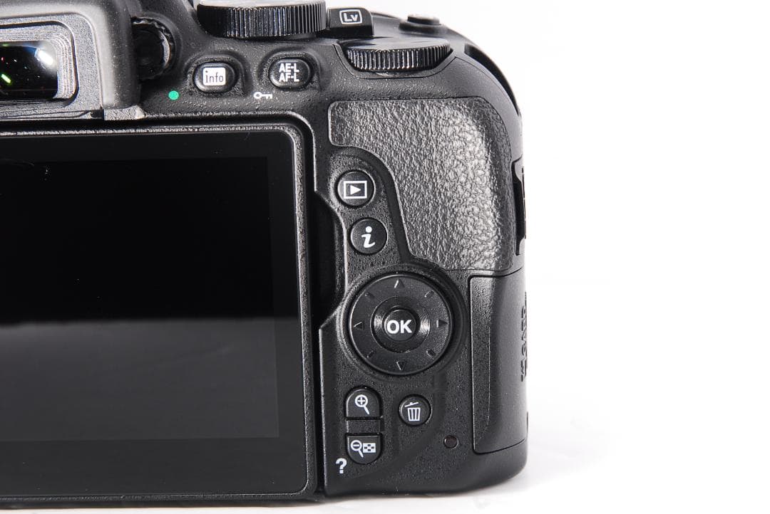 ✨新品級 ショット数1389回✨Nikon D5600 レンズセット