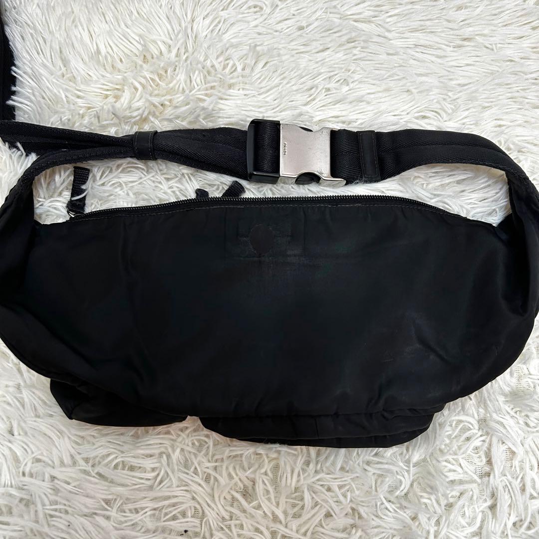 希少　PRADA ボディバッグ　ショルダーバッグ　巾着　ナイロン　三角ロゴ　黒