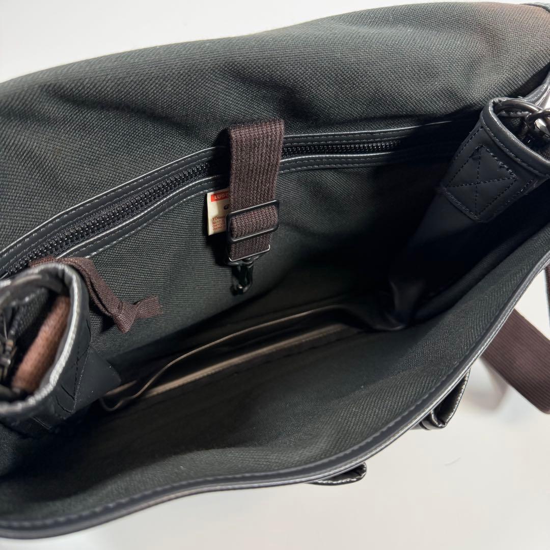【極美品】ラゲッジレーベル　メッセンジャーバッグ　ライナー　黒系　赤バッテン