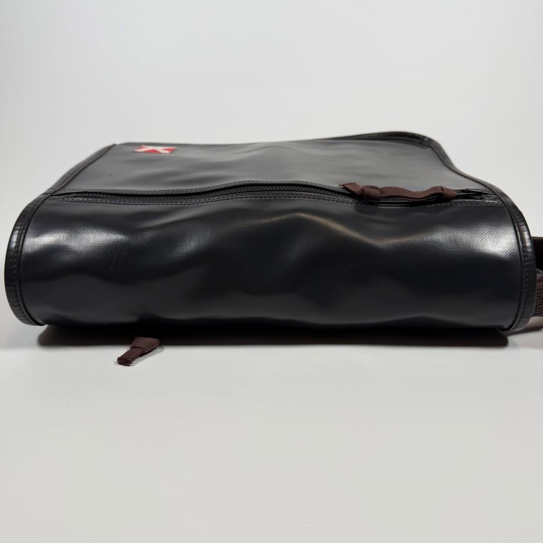 【極美品】ラゲッジレーベル　メッセンジャーバッグ　ライナー　黒系　赤バッテン
