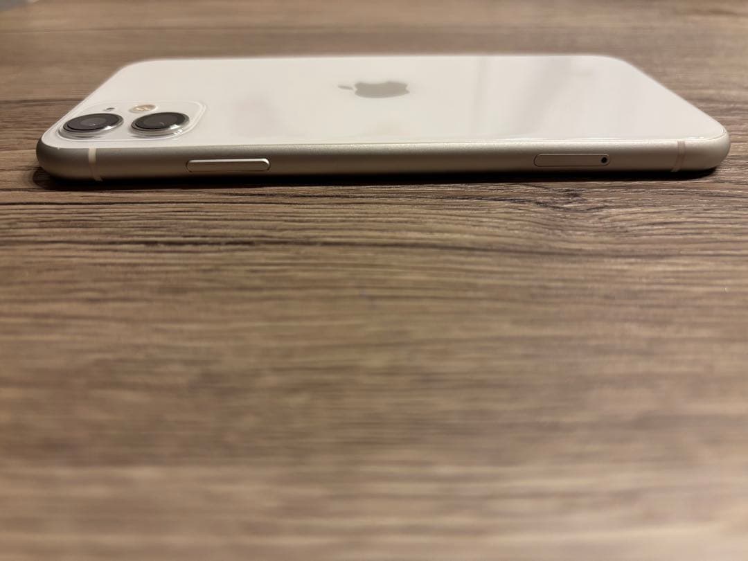 iPhone 11 128GB SIMフリー ホワイト　本体　美品