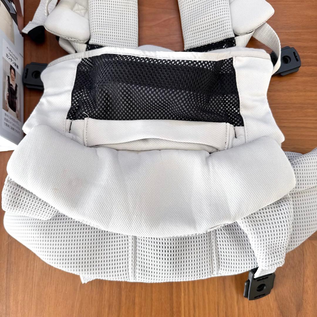 美品 アップリカ 2025年購入 新色ラクリス 抱っこ紐 ホワイトアッシュ