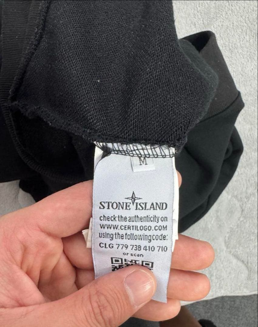 ストーンアイランド　ブラック　スウェット