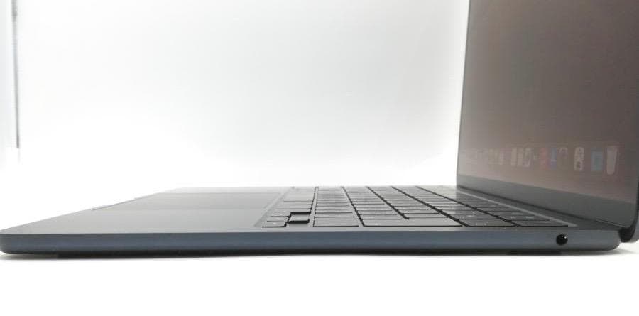 半使用近い　MACBOOK AIR M2- 8-256 Ofiice付き