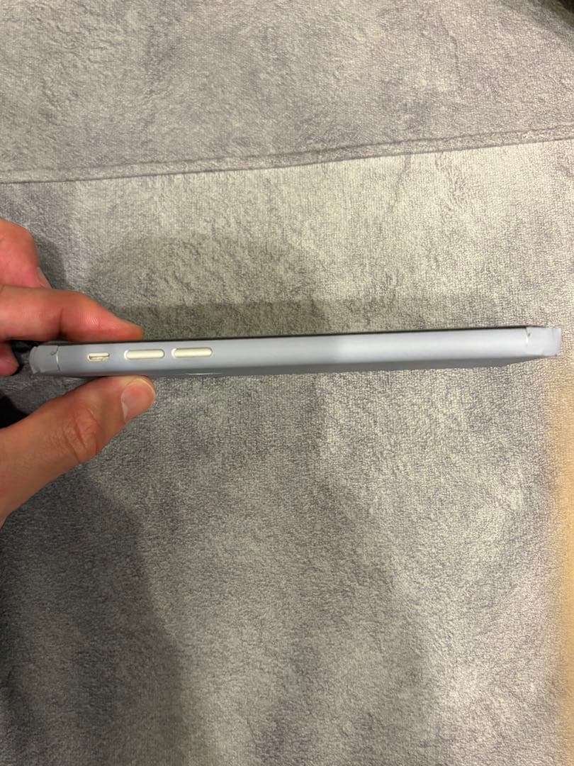 Apple iPhone XR ホワイト128gb(※液晶画面に黒い線有り)