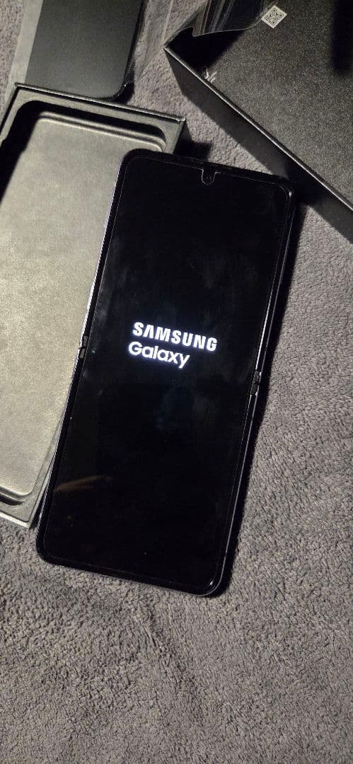 Galaxy Z Flip4 docomo パープル　お買い得