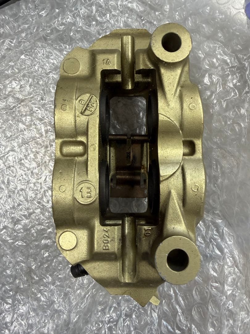 モ*ー様 GPZ900r brembo ゴールド ブレーキキャリパー デュアルピ