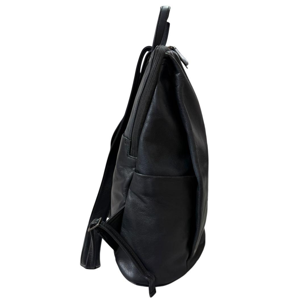 【A4収納可能 完売品】イアパピヨネ　レザースタンドリュック2　ブラック　黒色