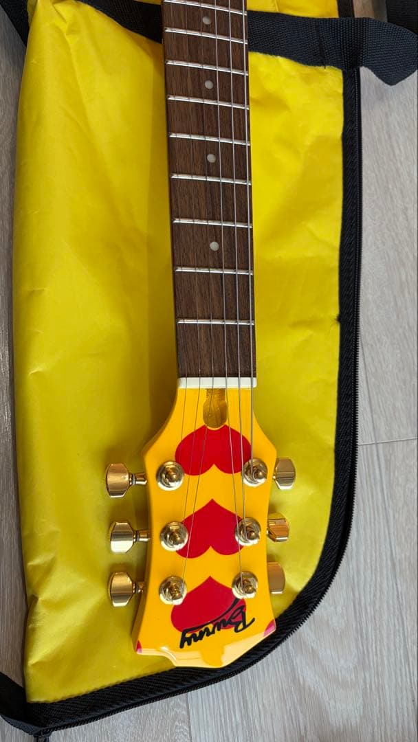 美品　hideモデル　バーニー　イエローハート　スピーカー内蔵