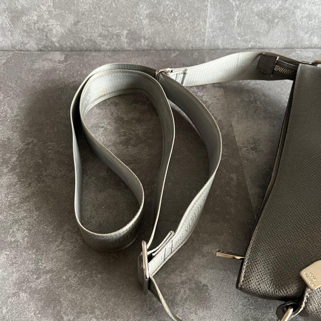 ⭐️ルイヴィトン⭐️タイガ サヤン ショルダーバッグ アルドワーズ グレー