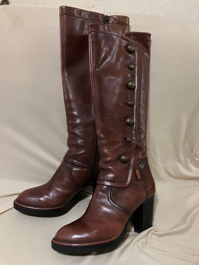 そう　MANA ブラウン ボタン付き ロングブーツ