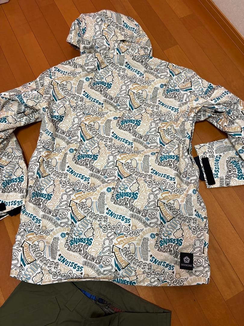 美品　SESSIONS 総柄　BURTON スノーボードウェア 上下セット　Ｌ