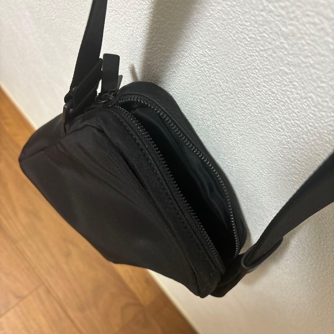 美品　DSQUARED2 ICON ブラックボディバッグ