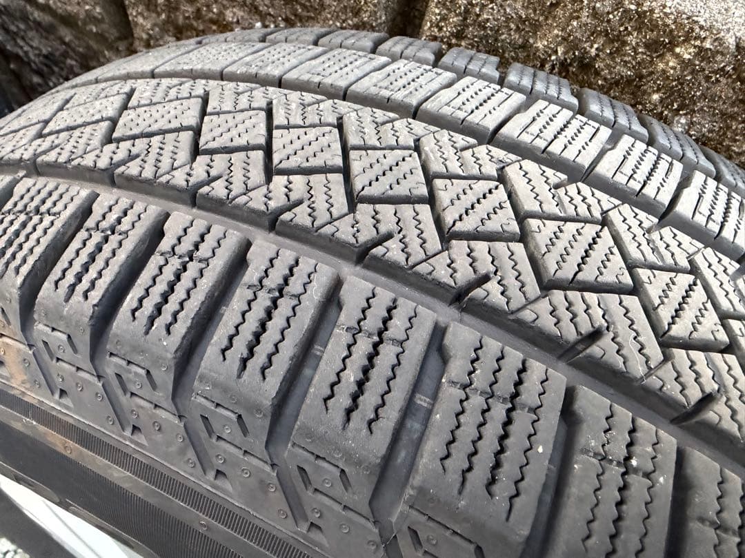 送料無料！215/65R16 2023年製スタッドレスホイール４本