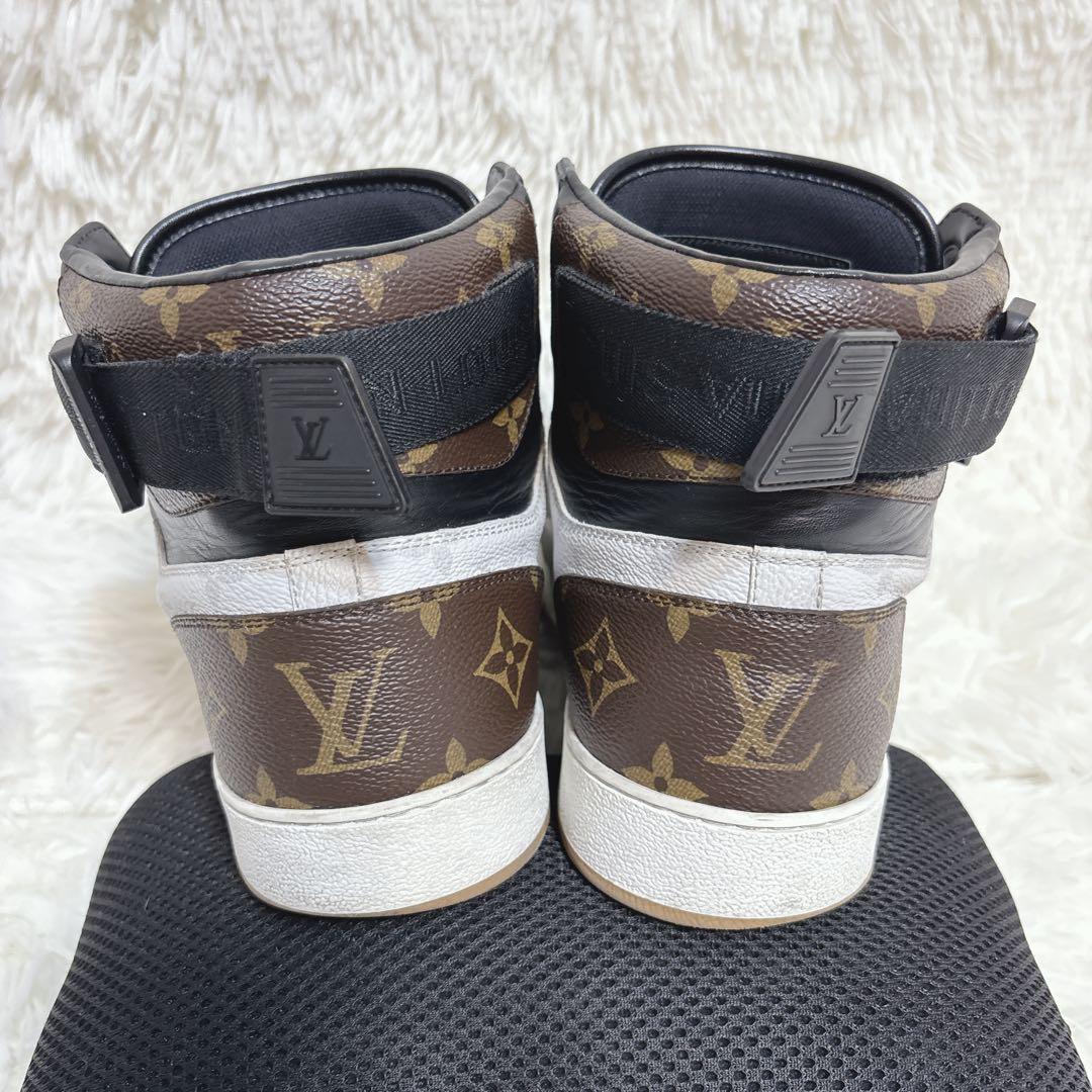 LOUIS VUITTON　MIDカット スニーカー　リヴォリライン