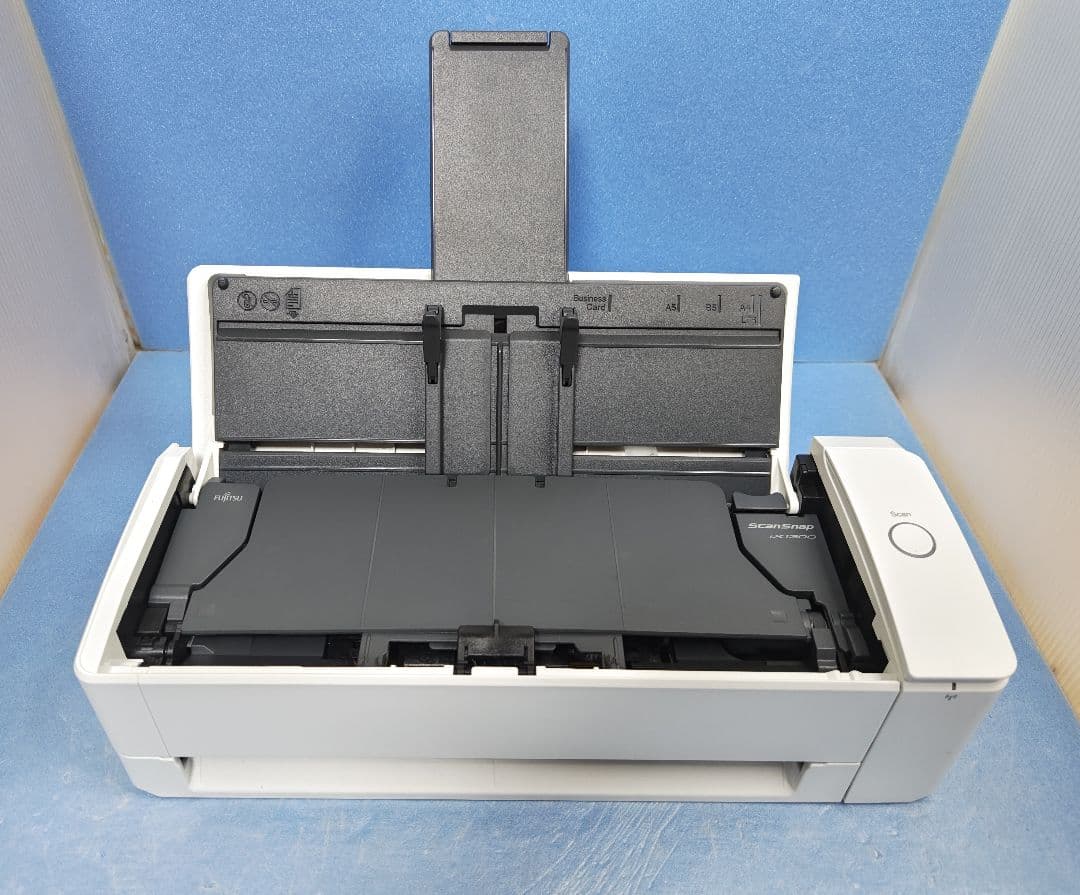 たまった書類を一気にスキャン 富士通 ScanSnap iX1300 （白）