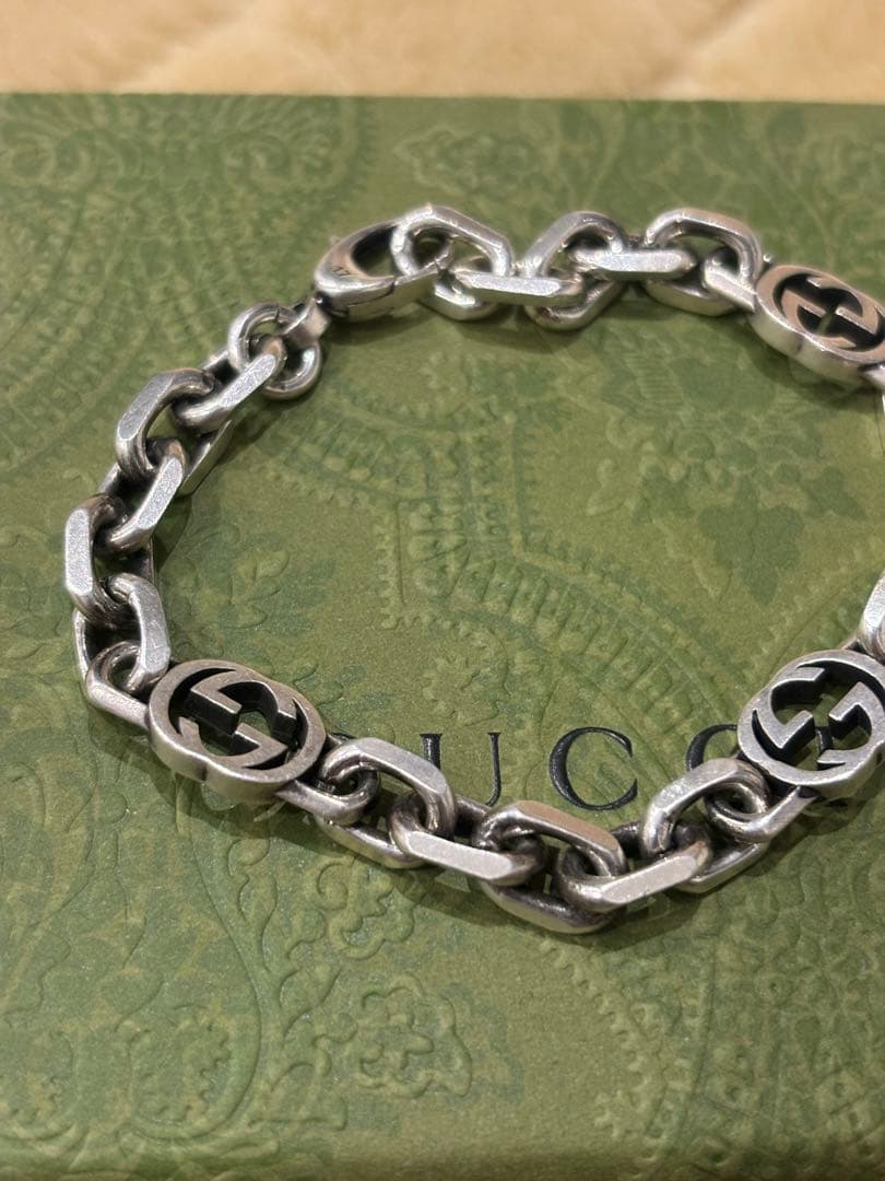 GUCCI シルバー ロゴチェーンブレスレット 17号