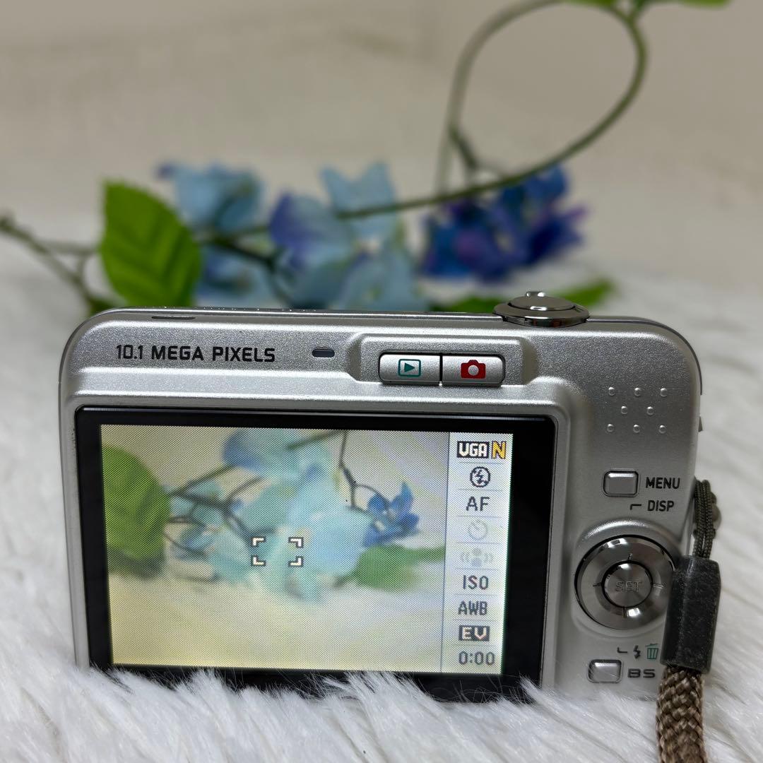 CASIO カメラ　EX-Z1050 充電器　シルバー コンデジ　動作品