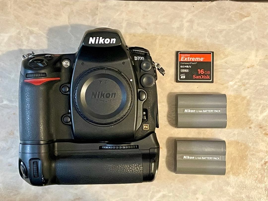 Nikon D700 バッテリーグリップ　バッテリー2個付き