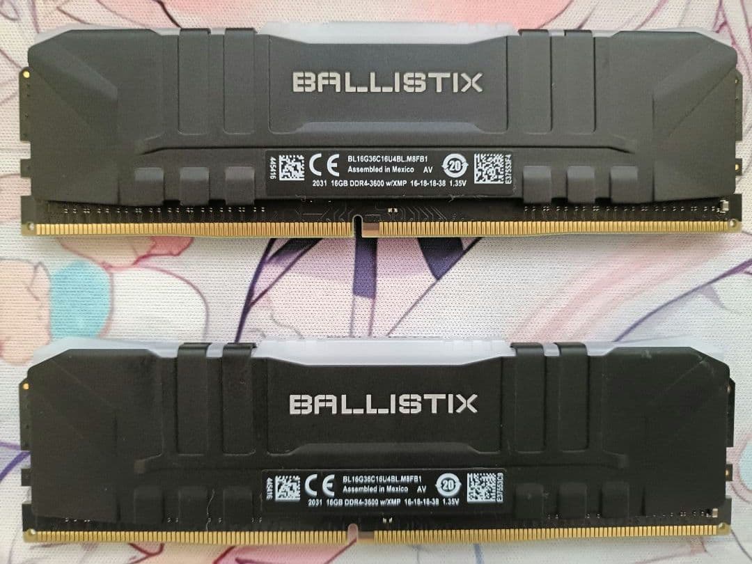 Crucial DDR4-3600 32GB(16GB×2)RGB 黒