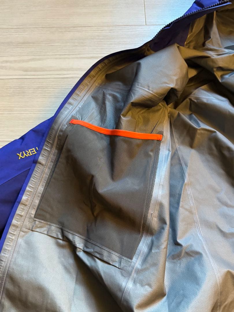 スペシャル Arc’teryx x Palace Alpha SV M パレス青