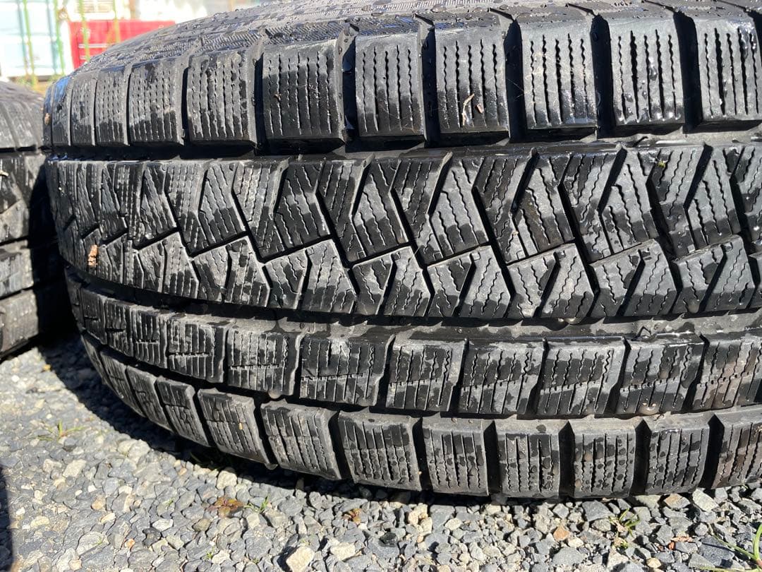 Naokin ⭐︎バリ溝アウディQ5 スタッドレス235/60/R18