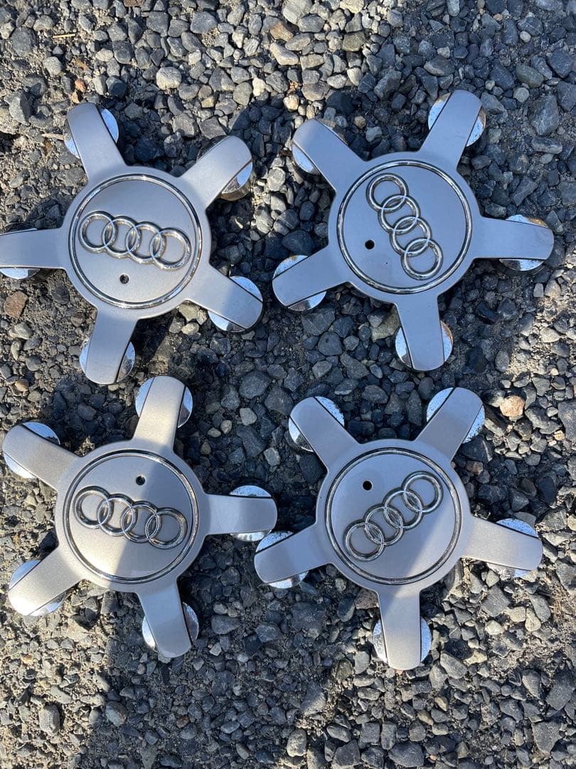 Naokin ⭐︎バリ溝アウディQ5 スタッドレス235/60/R18