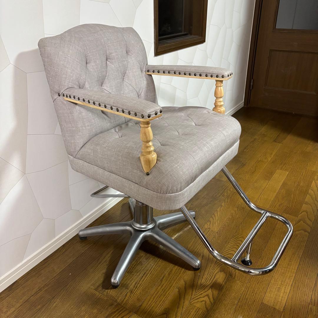 たろちゃん　mateli 椅子 バーバーチェア