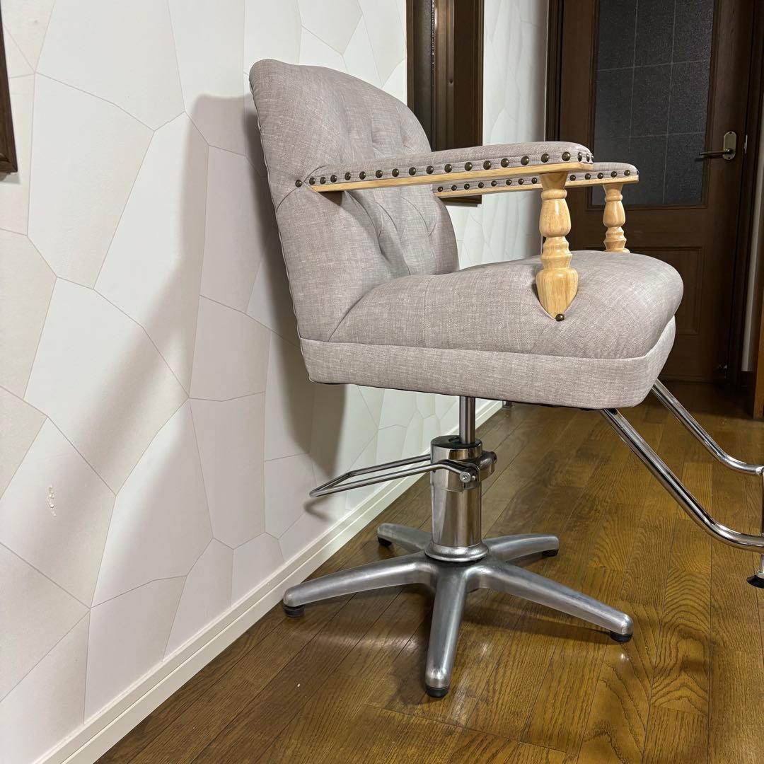 たろちゃん　mateli 椅子 バーバーチェア