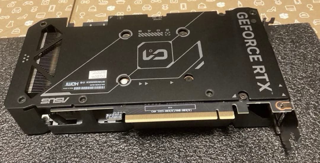 ASUS GeForce RTX 4070 SUPER EVO 変換ケーブル付