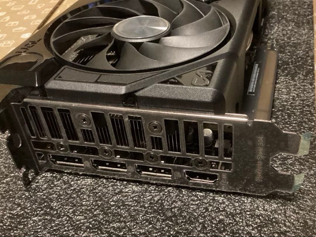 ASUS GeForce RTX 4070 SUPER EVO 変換ケーブル付