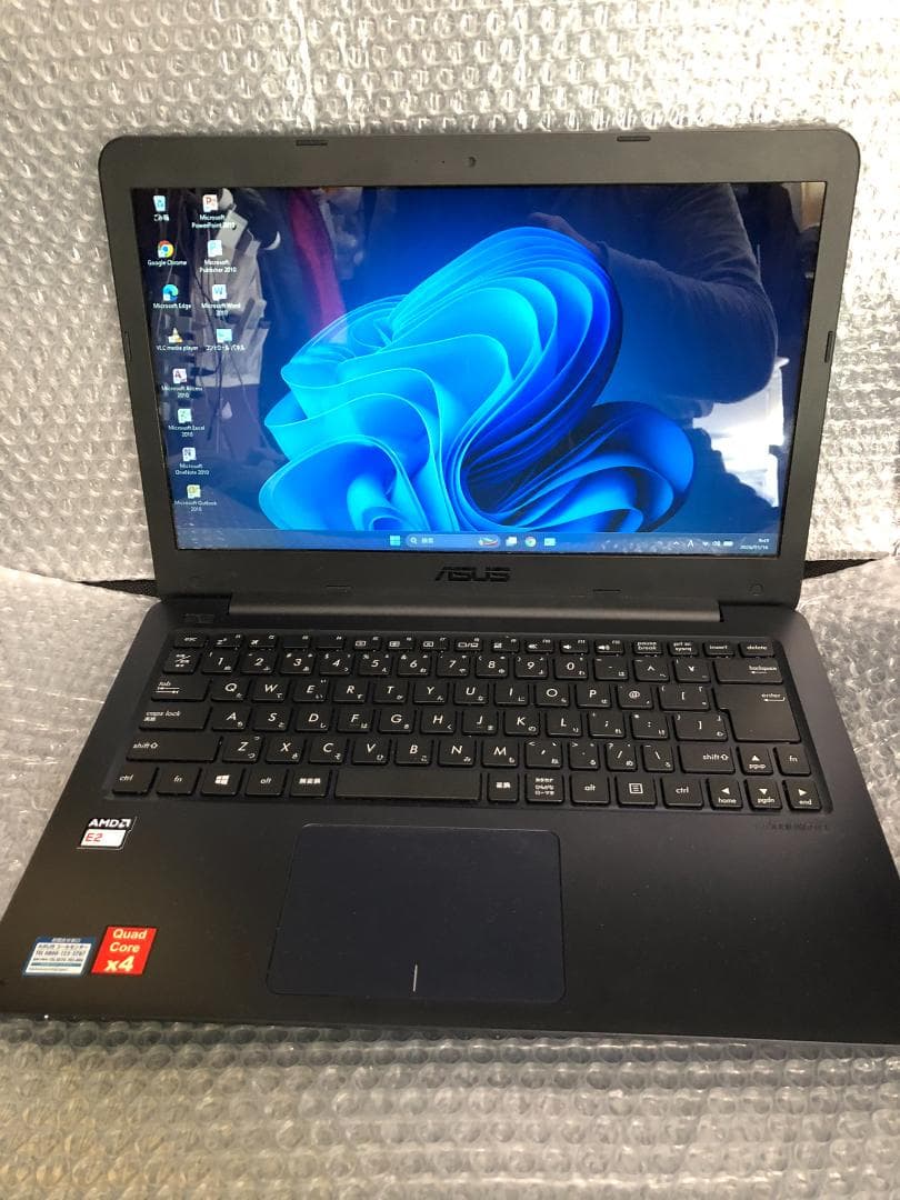 ASUS E14 E402WA-GA002T・SSD-240GB増設済・2018
