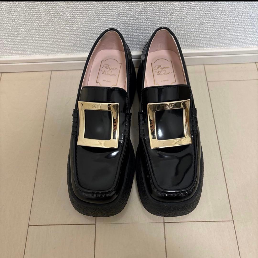 Mimi　 黒 厚底ローファー 金具付き Roger vivier