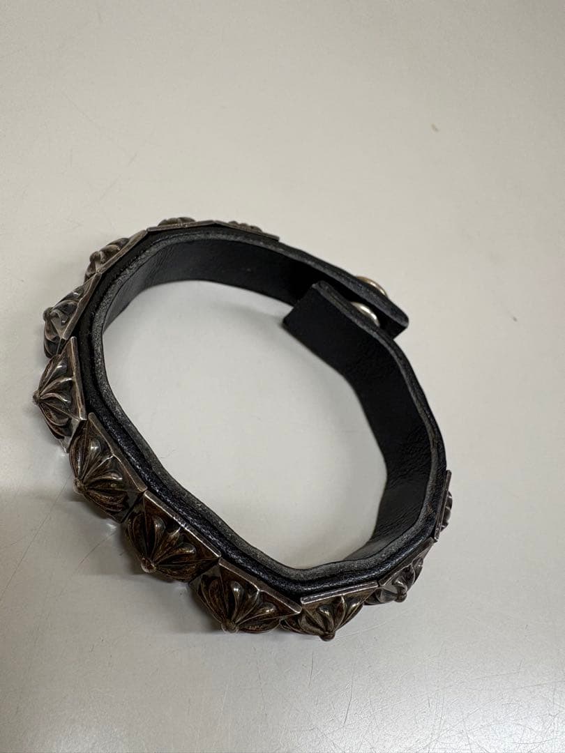 クロムハーツゼロピラミッド シングルロー ブラックレザー ブレスレット