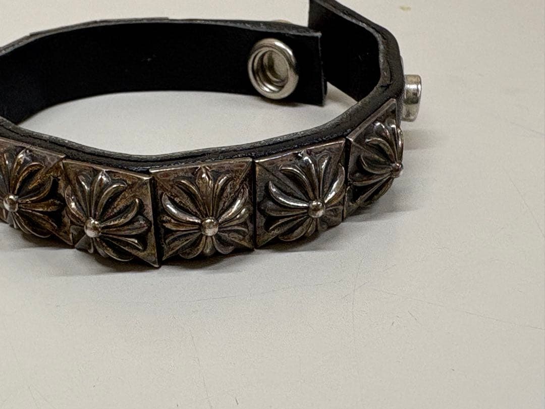 クロムハーツゼロピラミッド シングルロー ブラックレザー ブレスレット