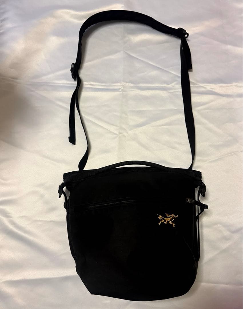 ARC'TERYX アークテリクスARRO 8（アロー 8）ショルダーバッグ