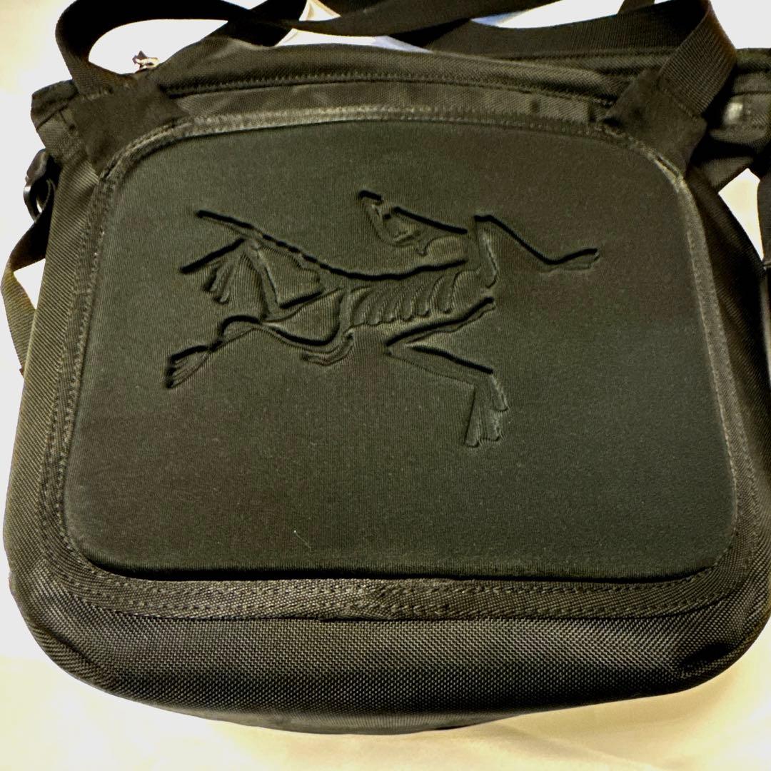 ARC'TERYX アークテリクスARRO 8（アロー 8）ショルダーバッグ