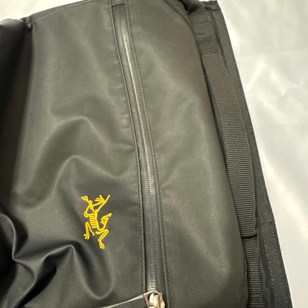 ARC'TERYX アークテリクスARRO 8（アロー 8）ショルダーバッグ