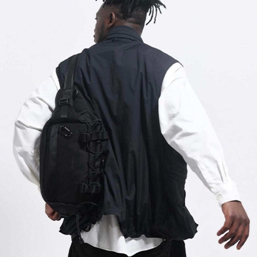 【美品】CONSPARA　最強トラベル　防刃ボディバッグ　TSAロック付き　黒