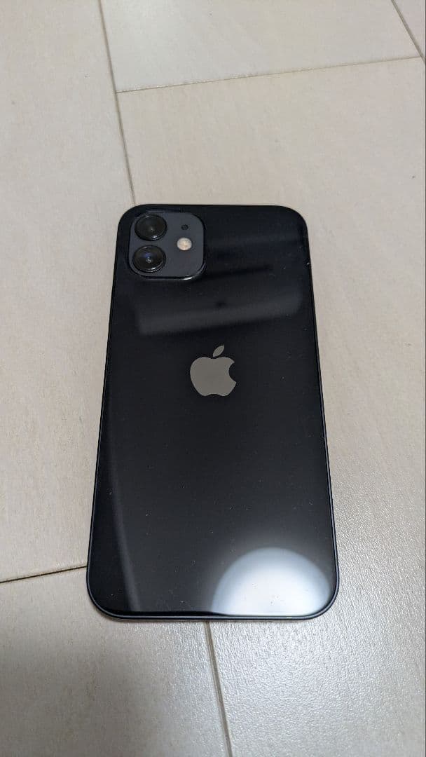 【美品】Apple iPhone 12 ブラック 本体