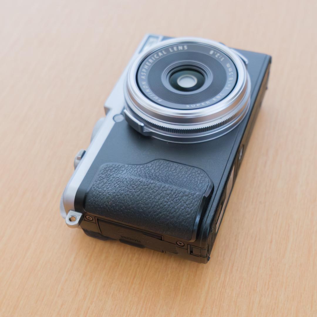 【美品】FUJIFILM X70 コンパクトデジタルカメラ
