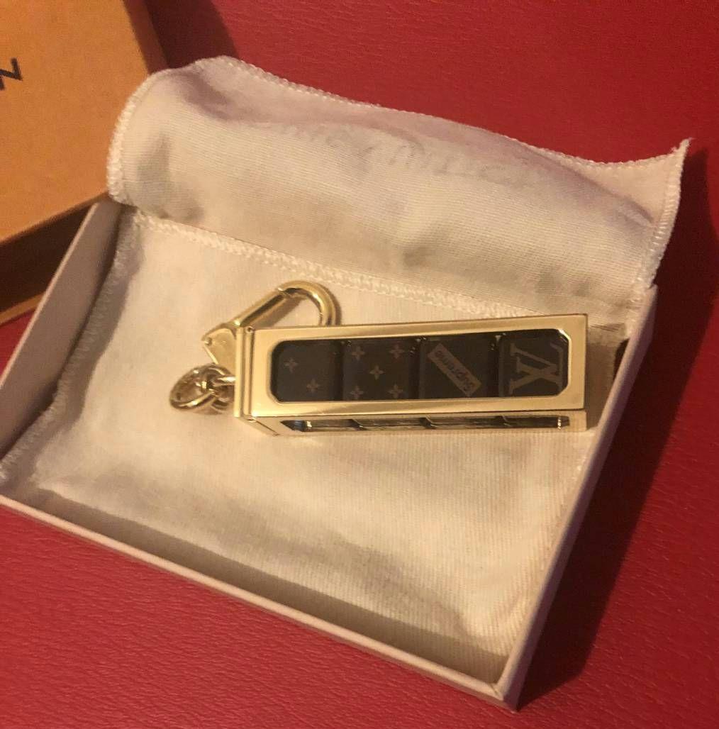 未使用品 Louis vuitton supreme サイコロ キーチェーン