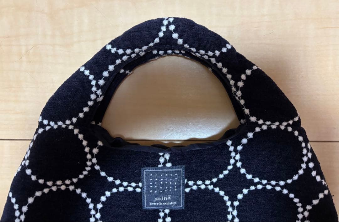 ミナペルホネン紺タンバリンエッグバック美品