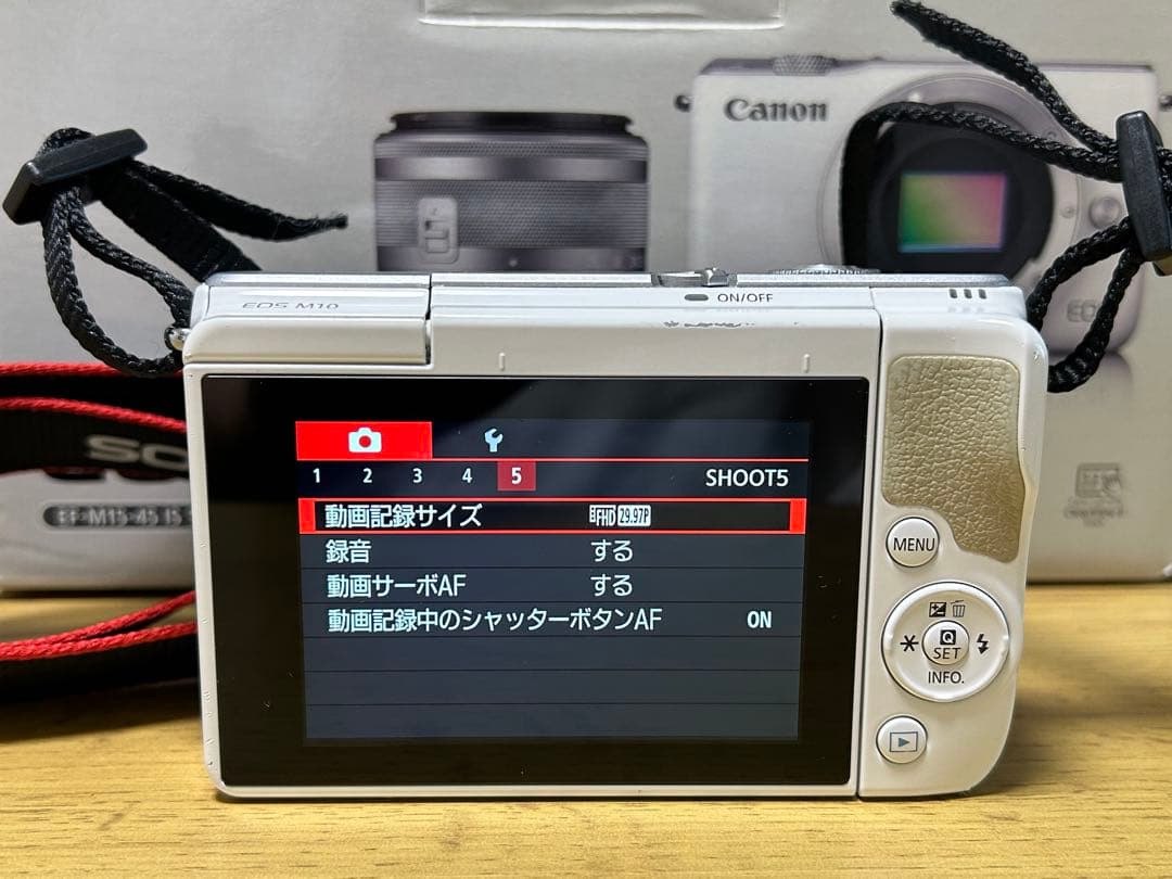 EOS M10 ミラーレス一眼カメラ