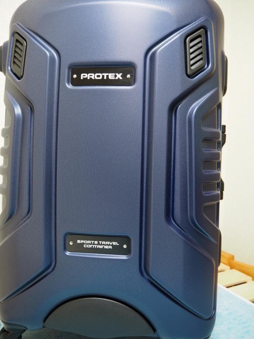 耐久性のあるハードスーツケース、新品で素敵なブルー