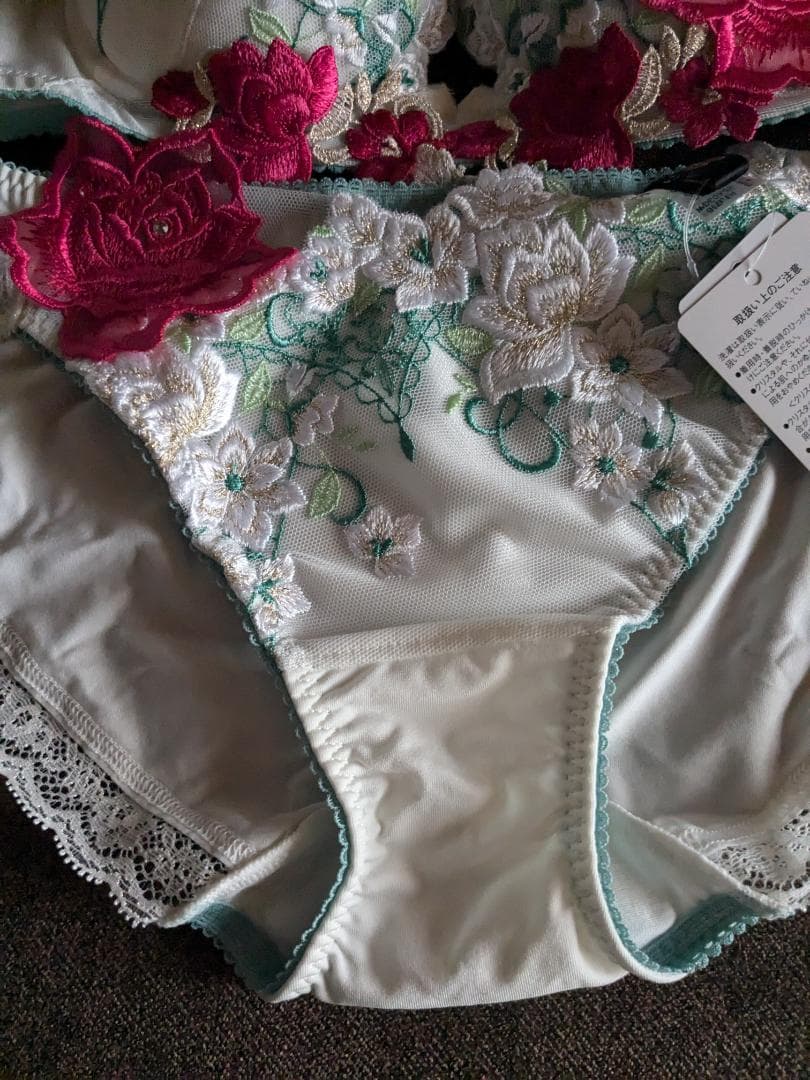 。はしはし様。サルート16グループ、フロントエックスブラD70、ショーツL。