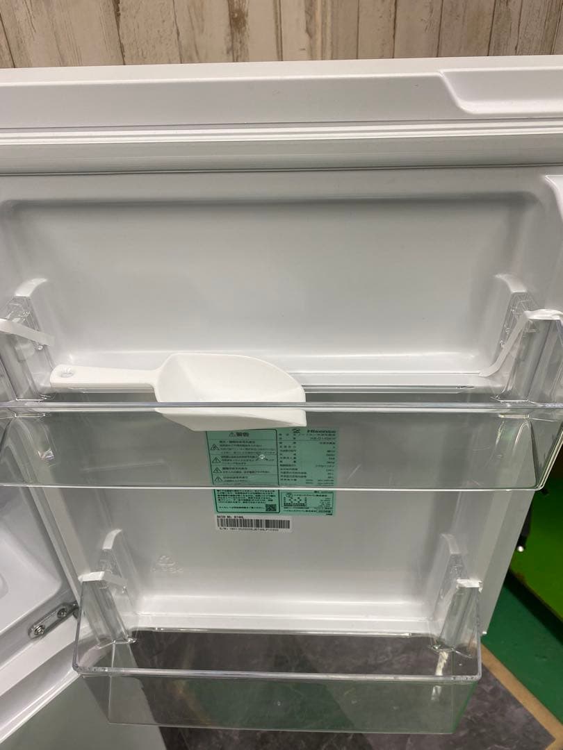 【高年式・美品】　ハイセンス　冷凍冷蔵庫 HR-D140KW 25年製