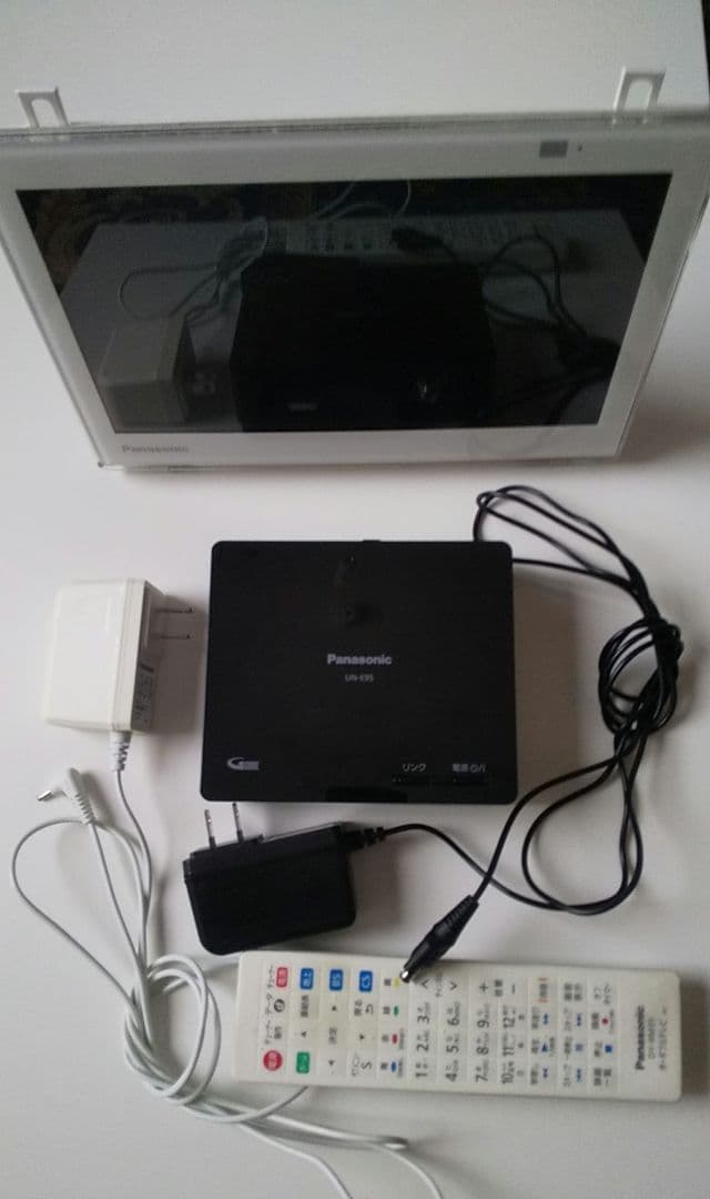 UN-10E9-W　Panasonic VIERA ポータブルテレビ 風呂テレビ