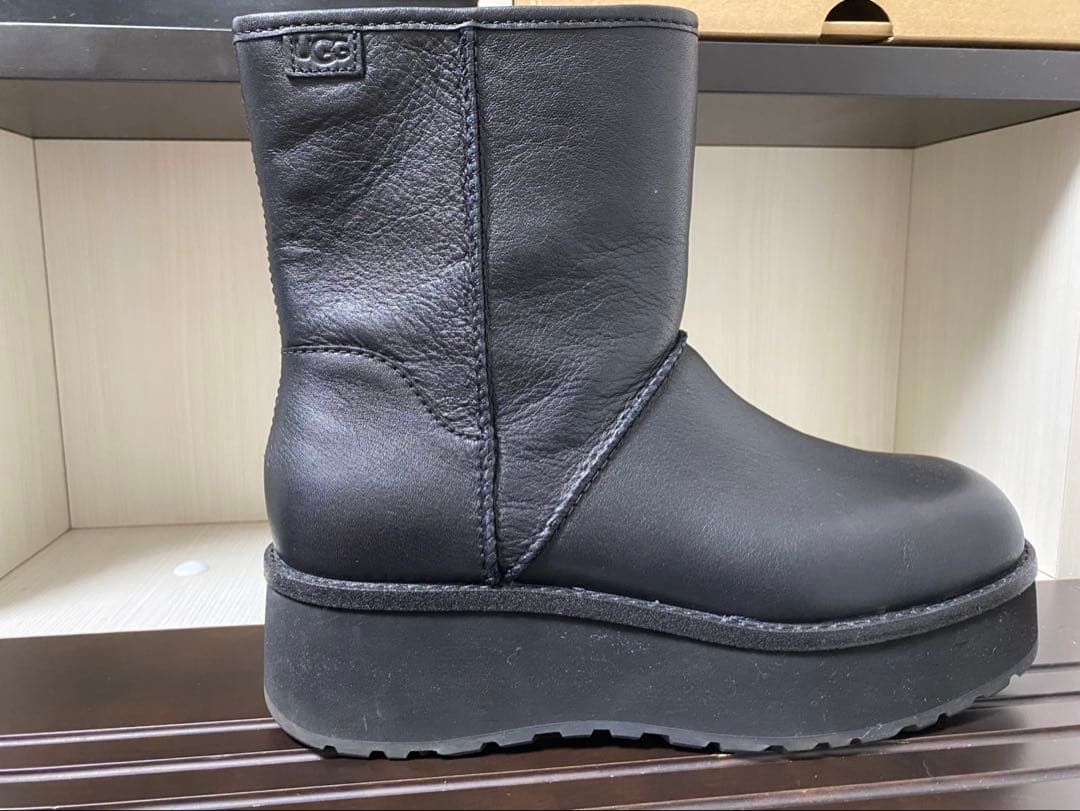 UGG ブラックレザー