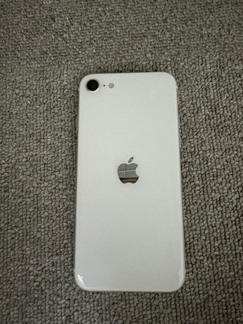 iPhone SE（第2世代） 64GB ホワイト — 中古美品